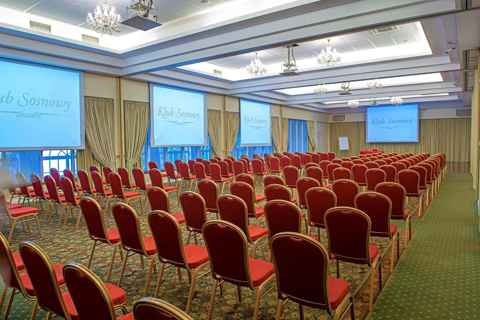 Klub Sosnowy Hotel Варшава Екстериор снимка